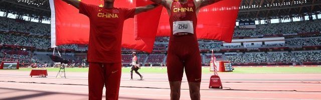 开云体育官网-一跳定乾坤！男子三级跳远朱亚明将铜牌“升级”银牌