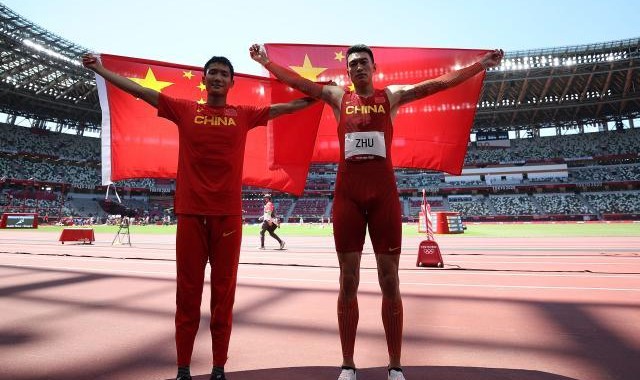 开云体育官网-一跳定乾坤！男子三级跳远朱亚明将铜牌“升级”银牌